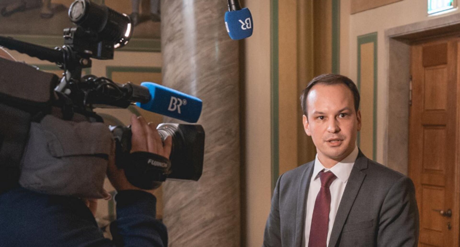 Politische Nachrichtenverfolgung